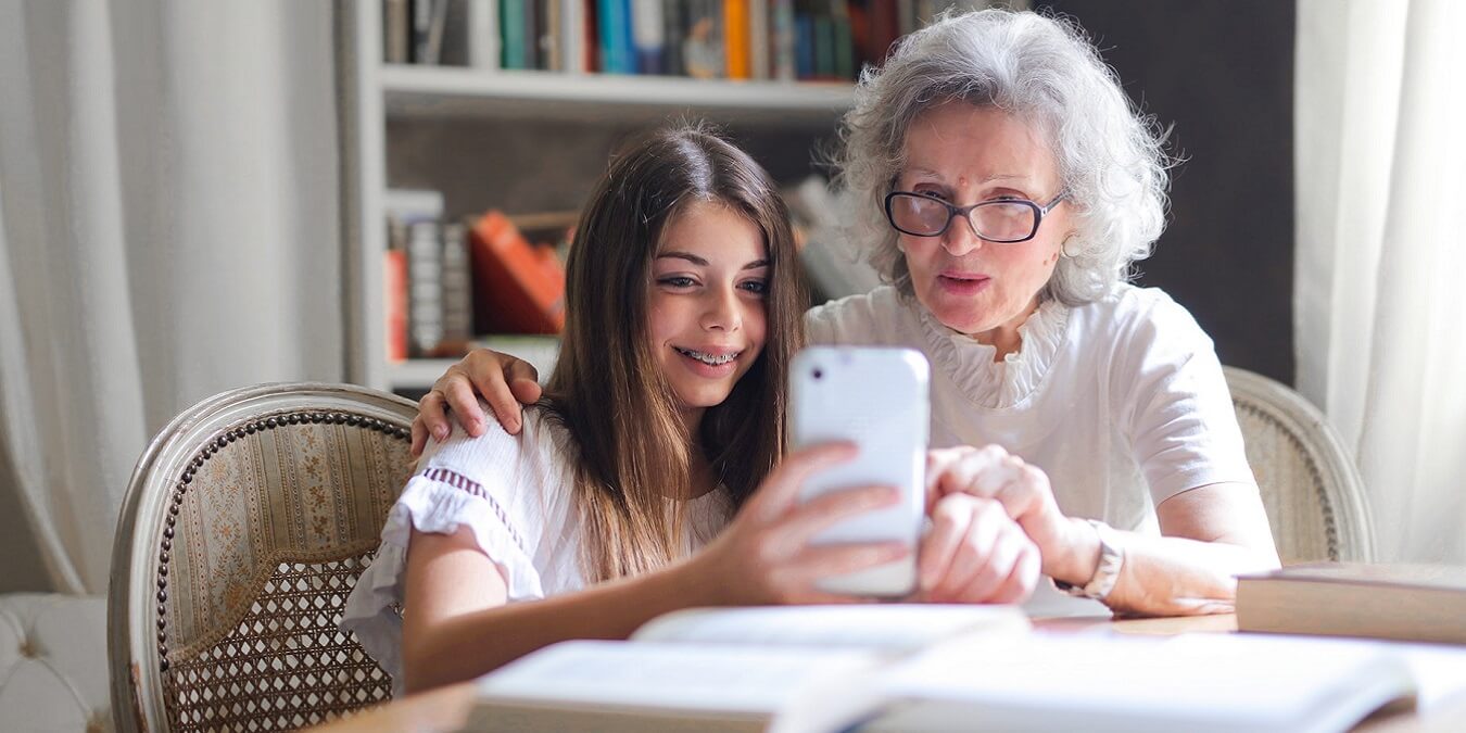 Best Smartphone For Seniors Featured