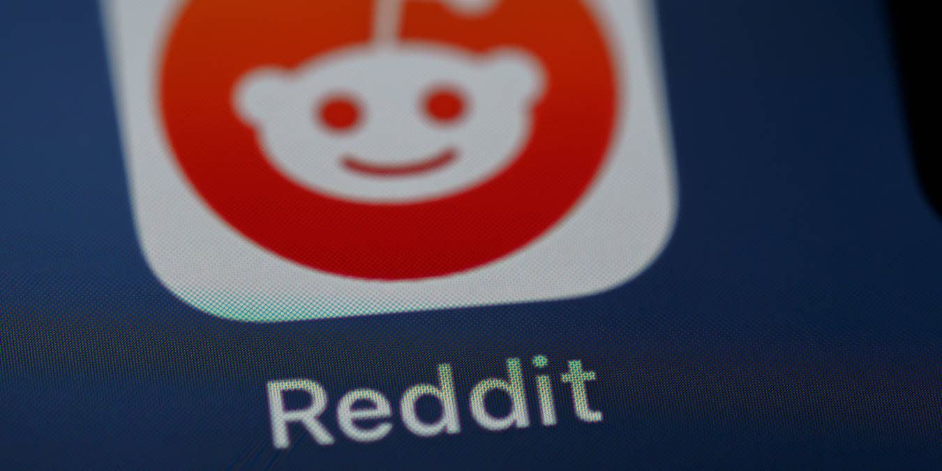 How To View Deleted Reddit Posts And Comments Featured Image